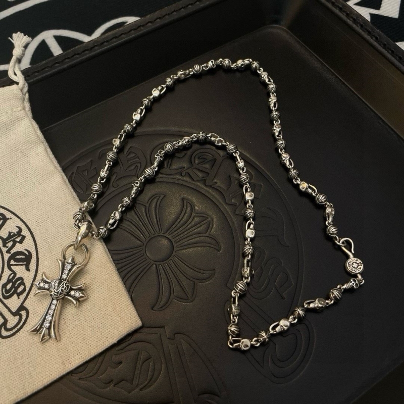 Ch*0me He**ts necklaces